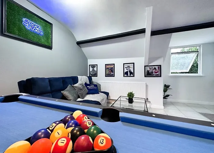 Sleek Skyward Serenity 2Bed W Pool Table - Ystrad