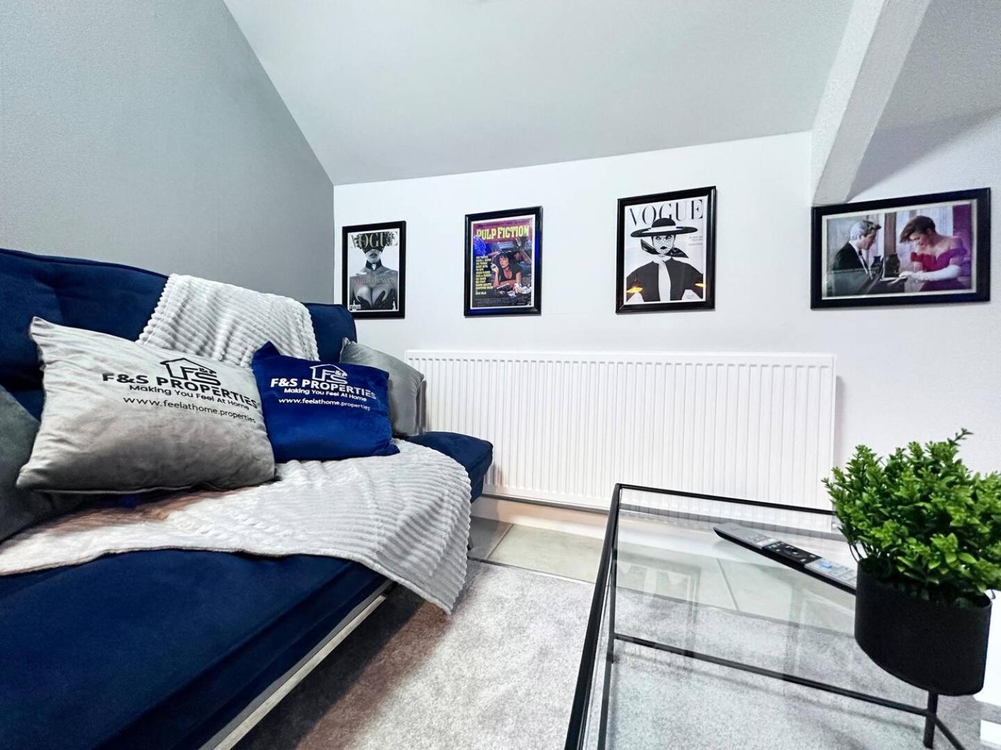 Sleek Skyward Serenity 2bed W Pool Table - Ystrad Apartment *
