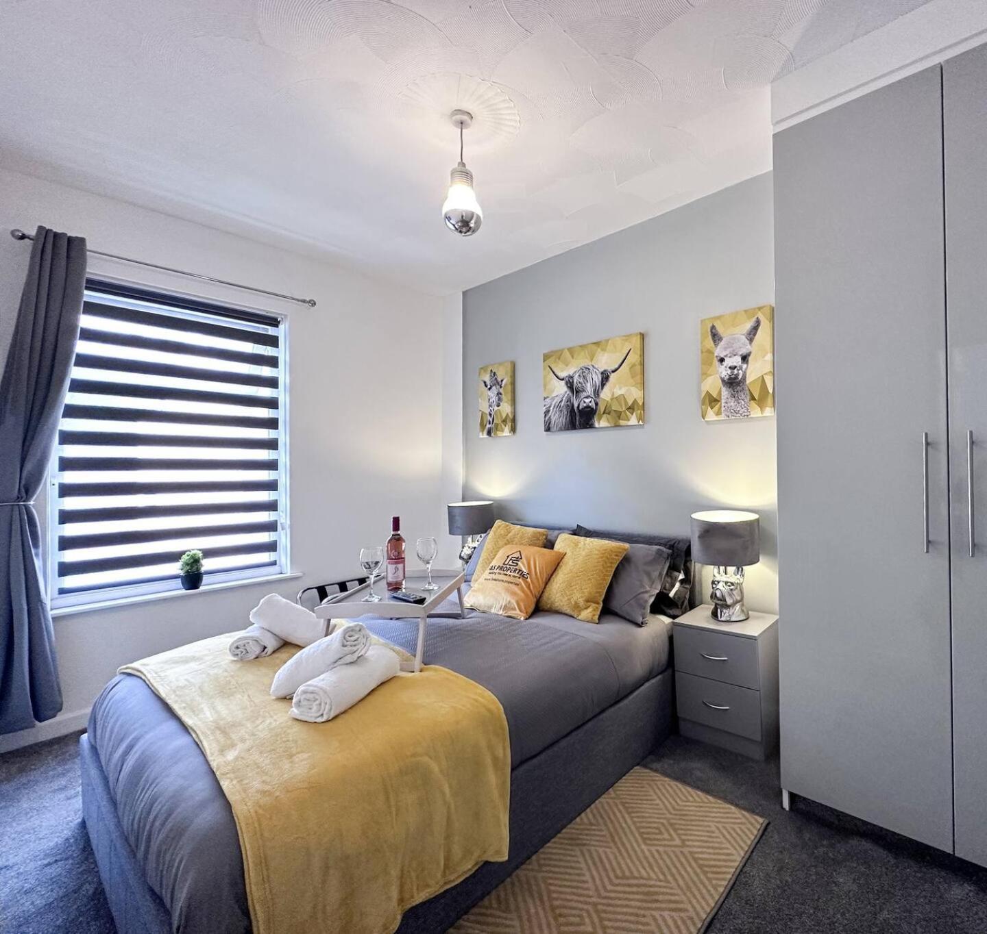 Apartment Sleek Skyward Serenity 2bed W Pool Table - Ystrad *