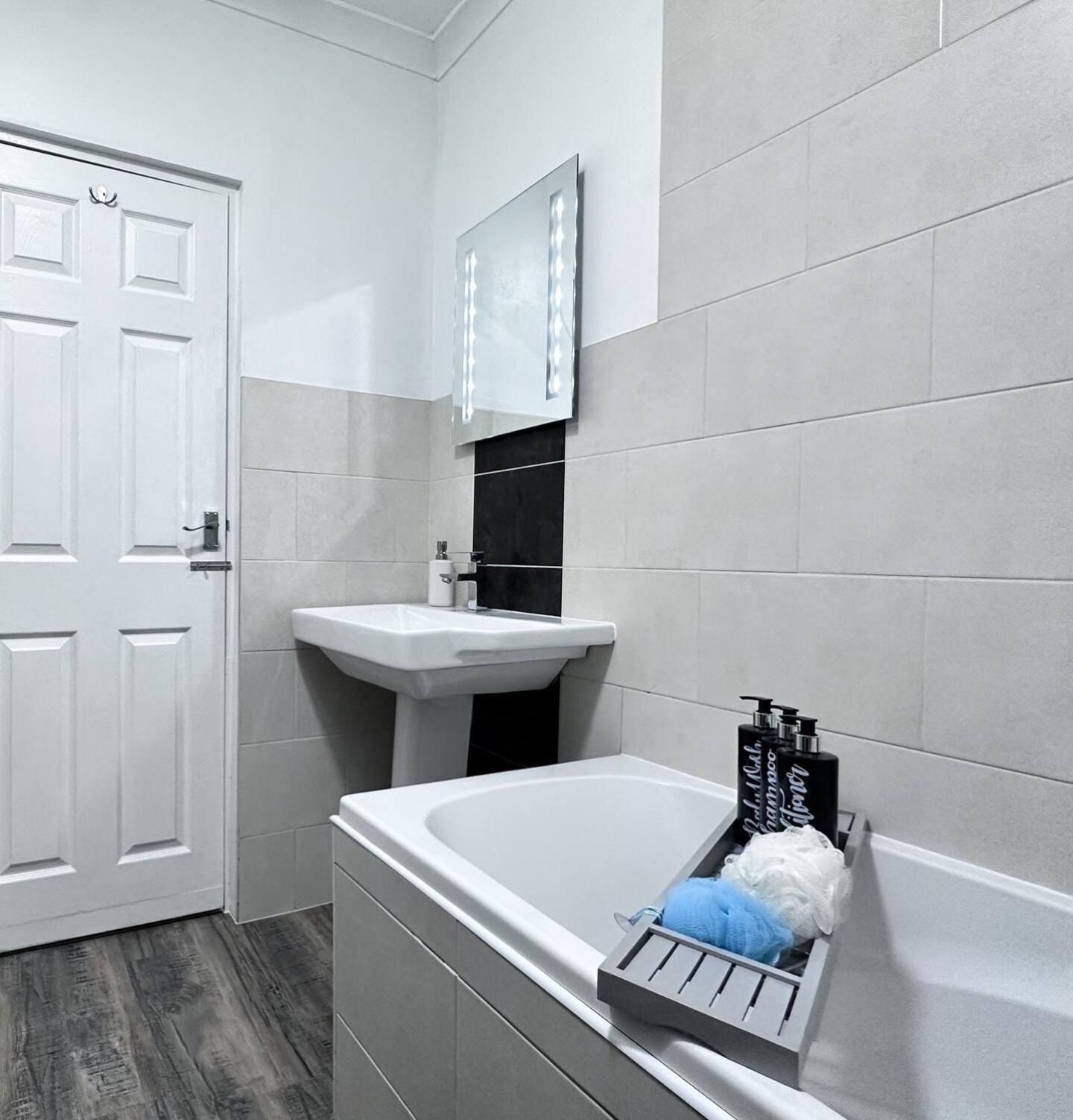 Sleek Skyward Serenity 2bed W Pool Table - Ystrad * Llwynypia