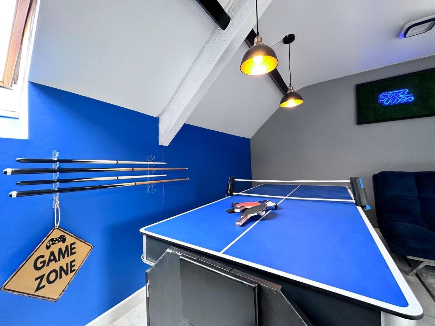 Sleek Skyward Serenity 2bed W Pool Table - Ystrad Apartment *