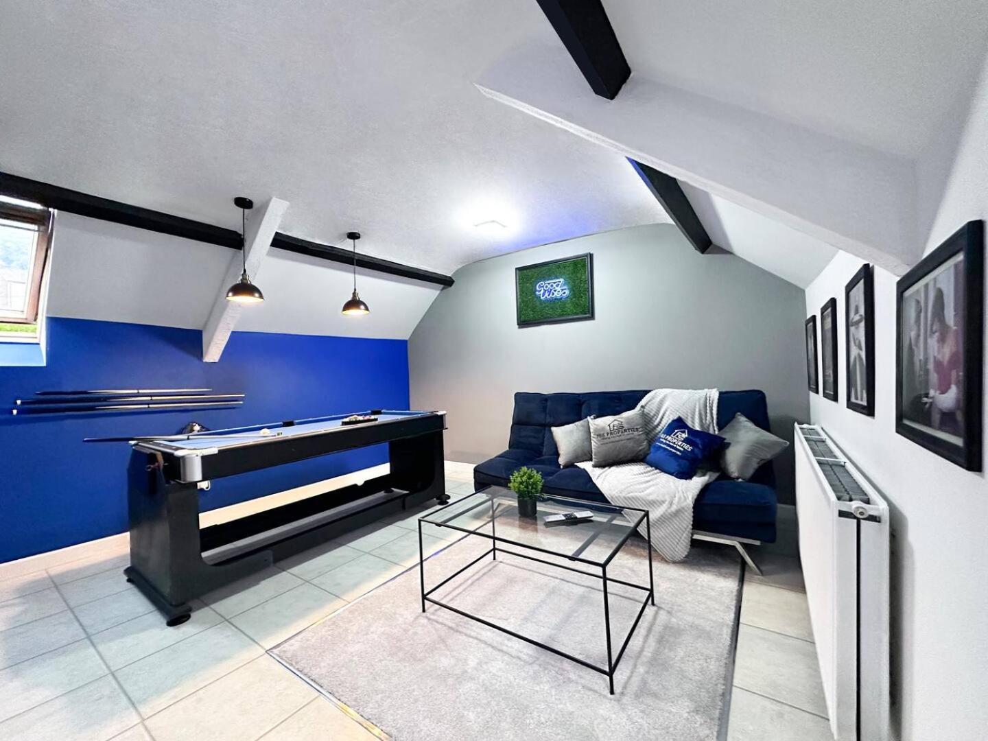 Apartment Sleek Skyward Serenity 2bed W Pool Table - Ystrad *