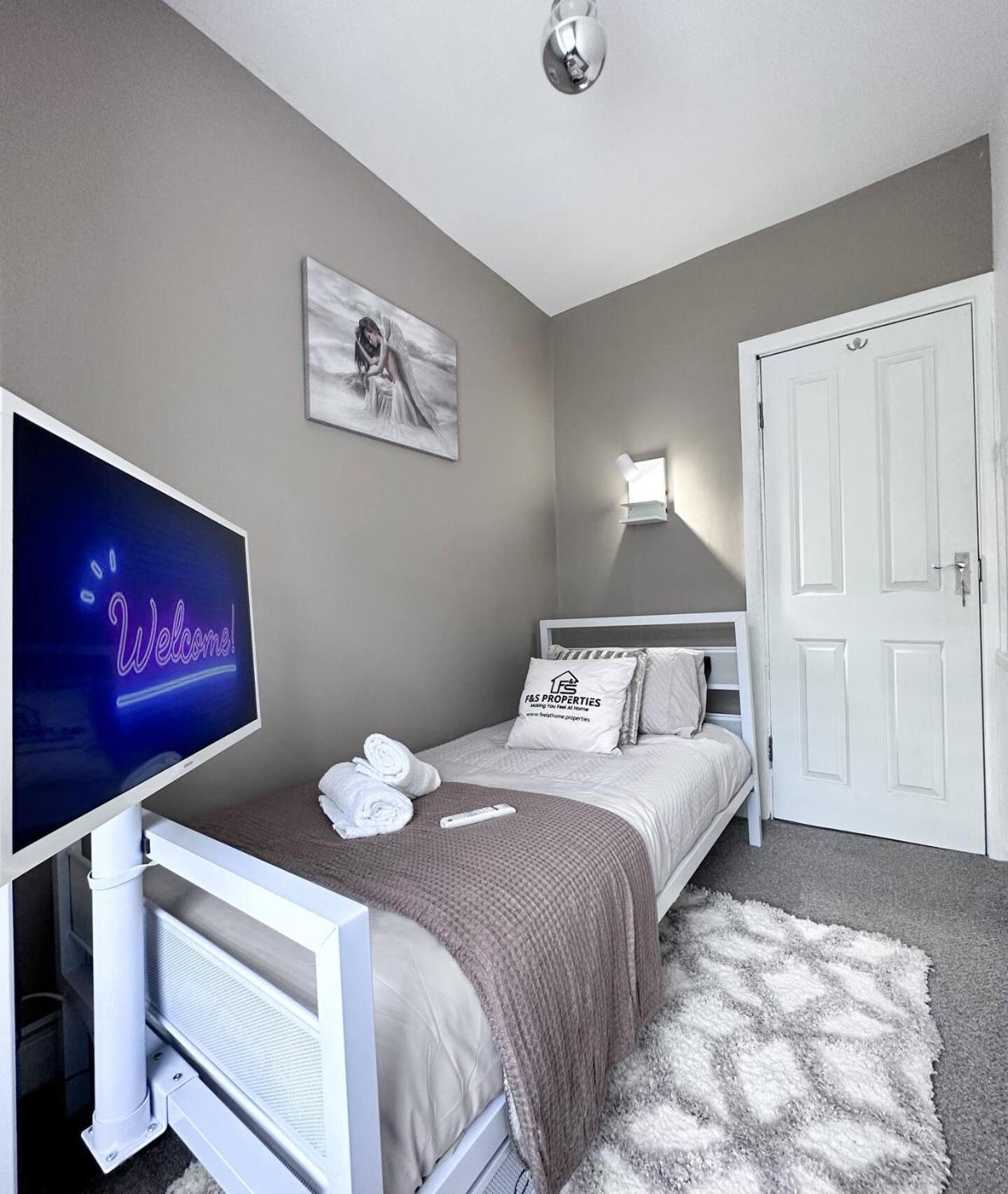 Sleek Skyward Serenity 2bed W Pool Table - Ystrad *